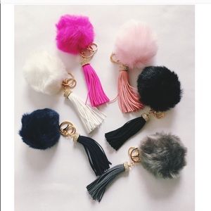🔥🔥Host Hot Pick🔥🔥 Gray Faux Fur Keychain